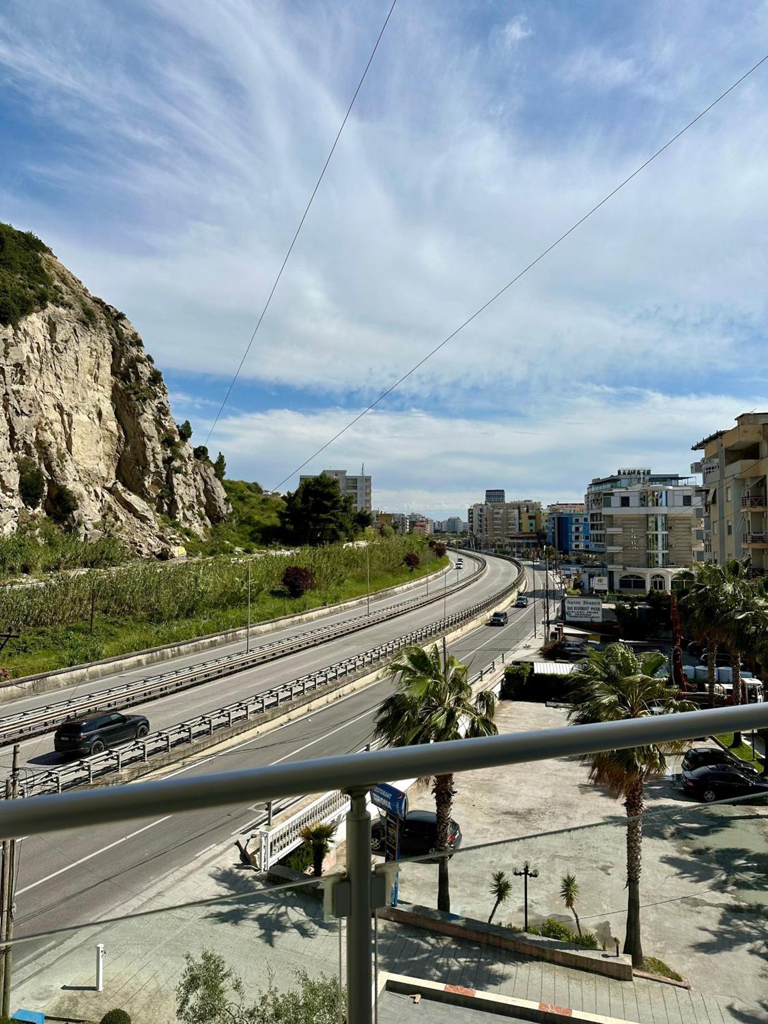 Ermest ,kavaje Rock Durrës